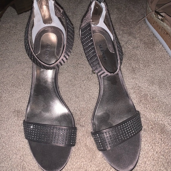 Heels - Picture 1 of 1